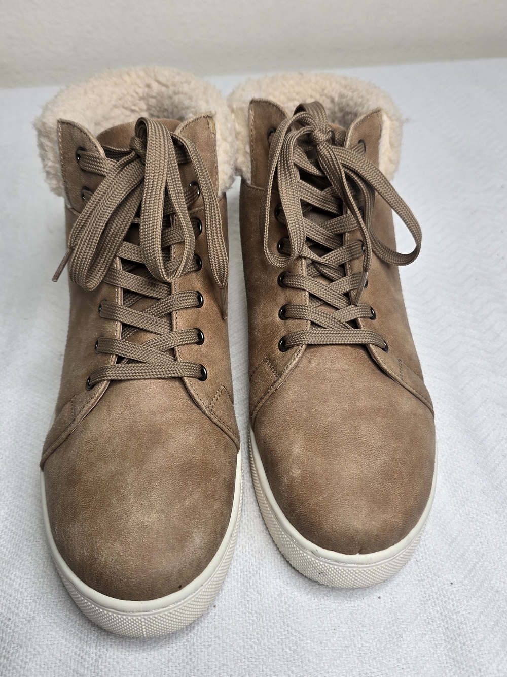 Women’s Tan Faux Shearling High-Top Sneakers Boots Size 9W
